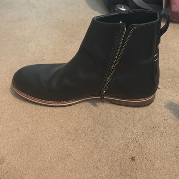 Helm Boots. Good condition - never worn in rain. Probably worn 15 times - Picture 3 of 5